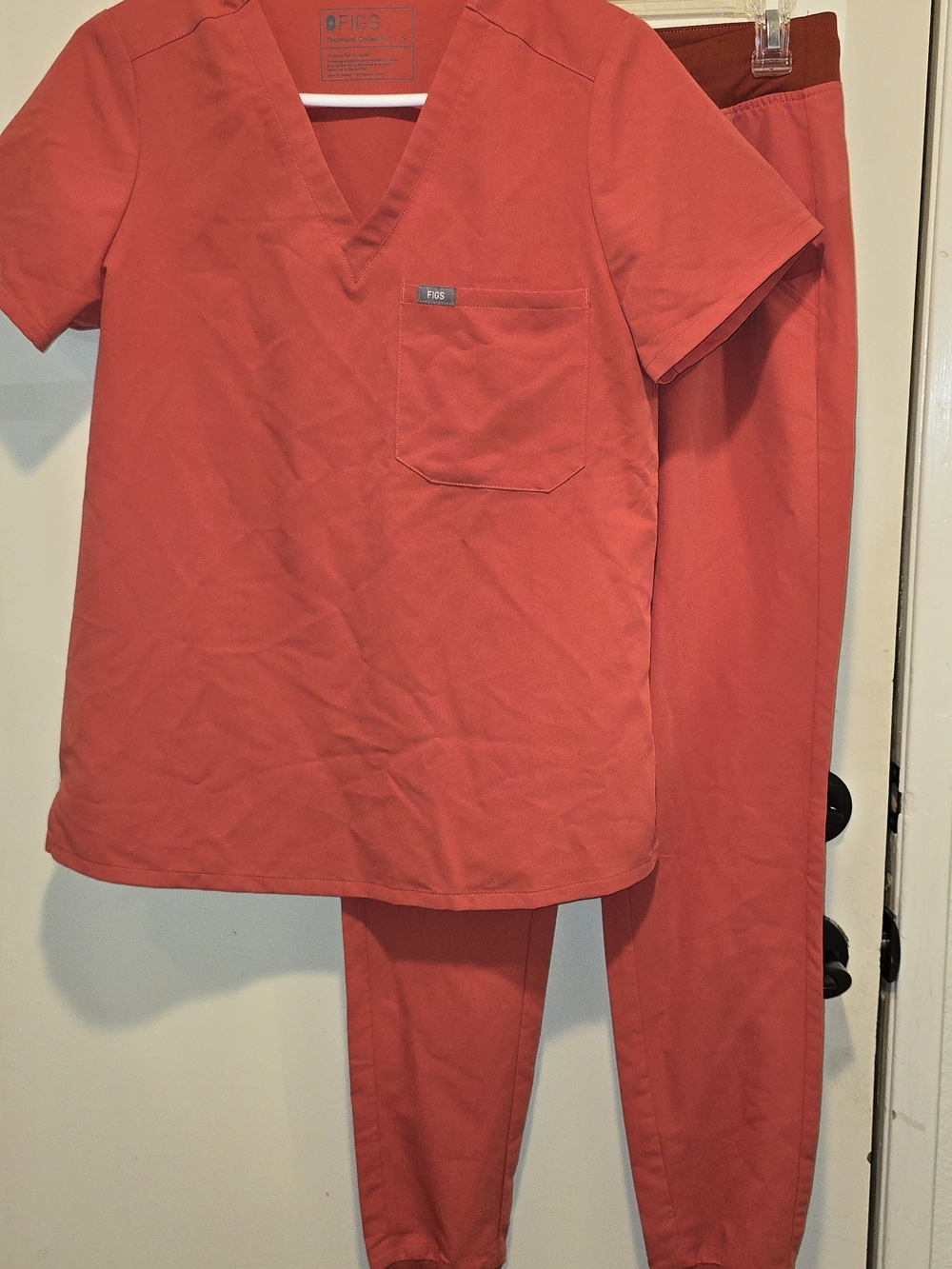 FIGS Womens Top & Bottom Scrub Set